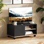 Modernes TV-Board in Schwarz und Eiche auf Rollen, mit geschlossener Tür und offenen Fächern. Ideal für Wohnzimmer.