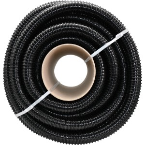 Aufgerollter, schwarzer FITT Teichschlauch Lightflex, 32 mm Durchmesser, 22 m Länge.