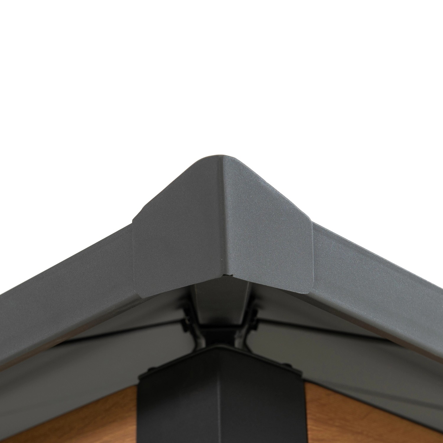 Detailaufnahme: Anthrazitfarbener Sunjoy Gazebo Pasu Stahl Pavillon, Eckverbindung.