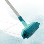 Leifheit Gummibesen Click-System in Türkis und Grau auf Fliesen mit Wassertropfen.