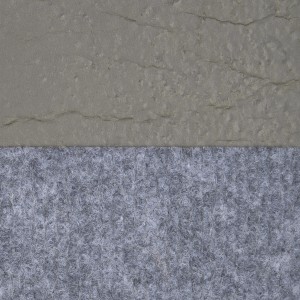 Grauer Teppichboden Mosaik als Meterware mit Schaumrücken, Detailansicht.