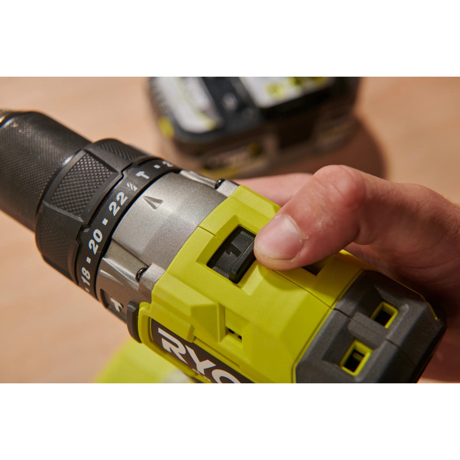 Ryobi Akku-Schlagbohrschrauber RPD18BL2-0, Brushless, 18V, Detailaufnahme der Drehmoment-Einstellung.