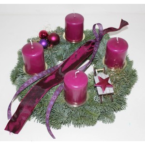 Adventskranz mit 4 Kerzen (Brombeere, Ø 35cm) und Deko, festliche Weihnachtsdeko.