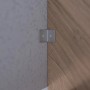Detailaufnahme: Mykonos Treppe Eiche, gerade, mit Holz-Design Geländer (links).