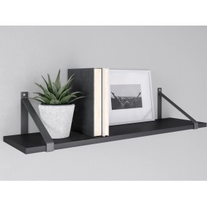 Schwarzes MDF-Wandregal Oldham mit Deko, 80x20 cm, zur Wandmontage.