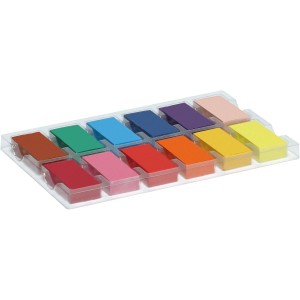 Giotto Decor Wachsblöcke, 12 rechteckige Wachsmalstifte in verschiedenen Farben im transparenten Kunststoffbehälter.