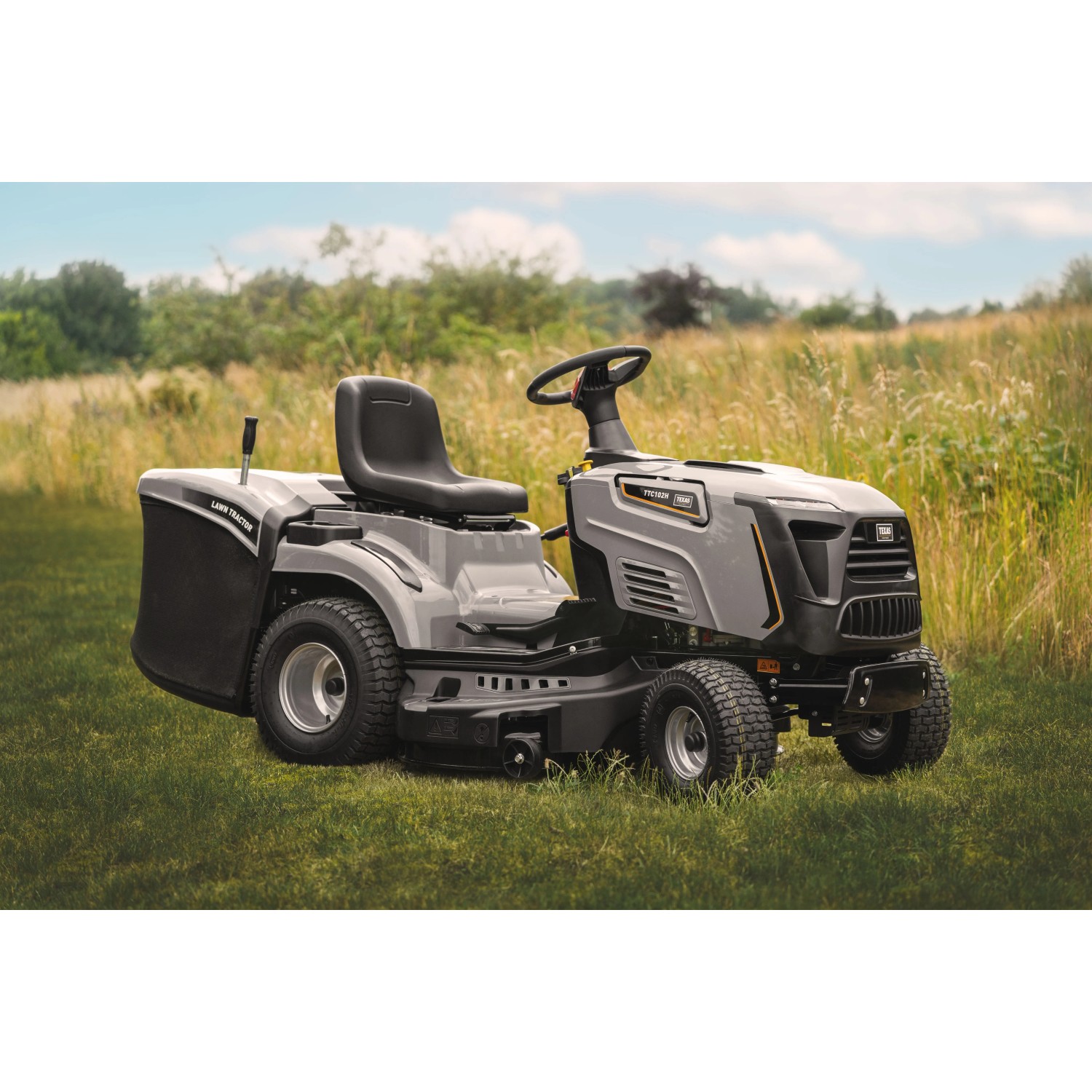 Texas Benzin-Rasentraktor Premium TTC102H mit 102 cm Schnittbreite.