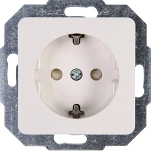 Weiße Kopp Steckdose Milano 1-fach mit erhöhtem Berührungsschutz.