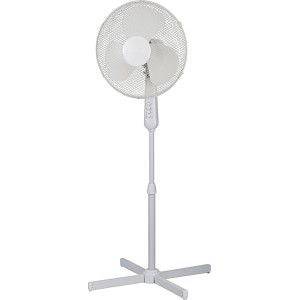 Weißer CMI Standventilator, Ø 40 cm, mit drei Geschwindigkeitsstufen.