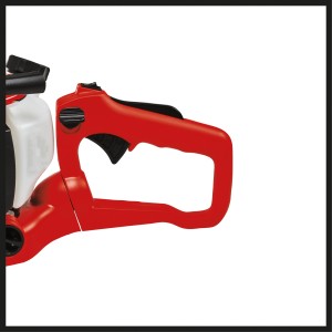 Detailaufnahme: Roter Handgriff und Tank der Einhell Benzin-Heckenschere GE-PH 2555 A.