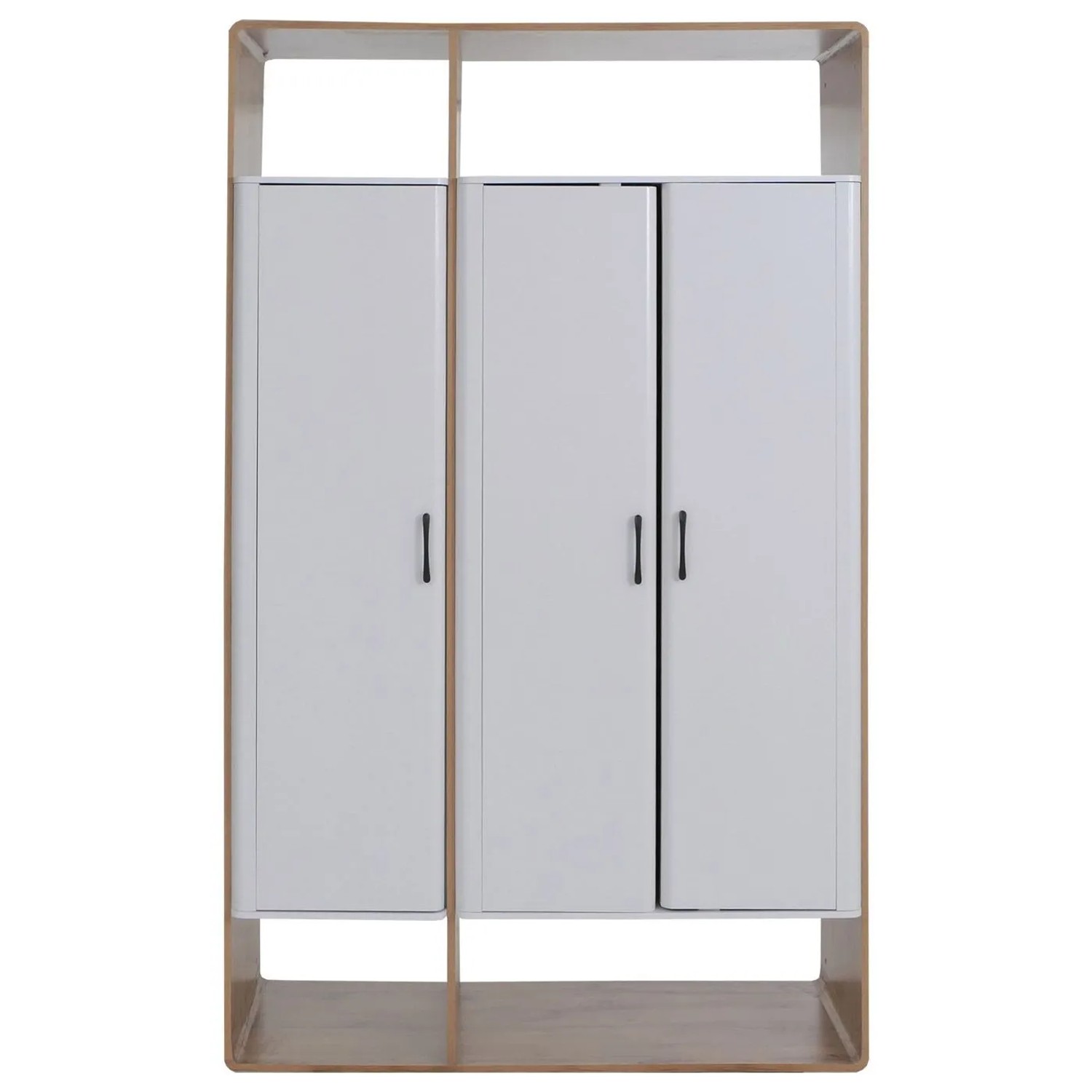 Moderner Garderobenschrank P43 mit 3 weißen Türen, schwarzen Griffen und abgerundetem Rahmen in Wotan-Eiche-Optik.