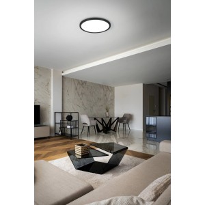 Moderne, schwarze LED-Deckenleuchte Campaspero von Eglo, Ø 29,5 cm, in Wohnraum.