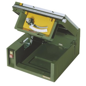 Proxxon Feinschnitt-Tischkreissäge FET 200 W mit Winkelverstellung und gelbem Sägeblattschutz.