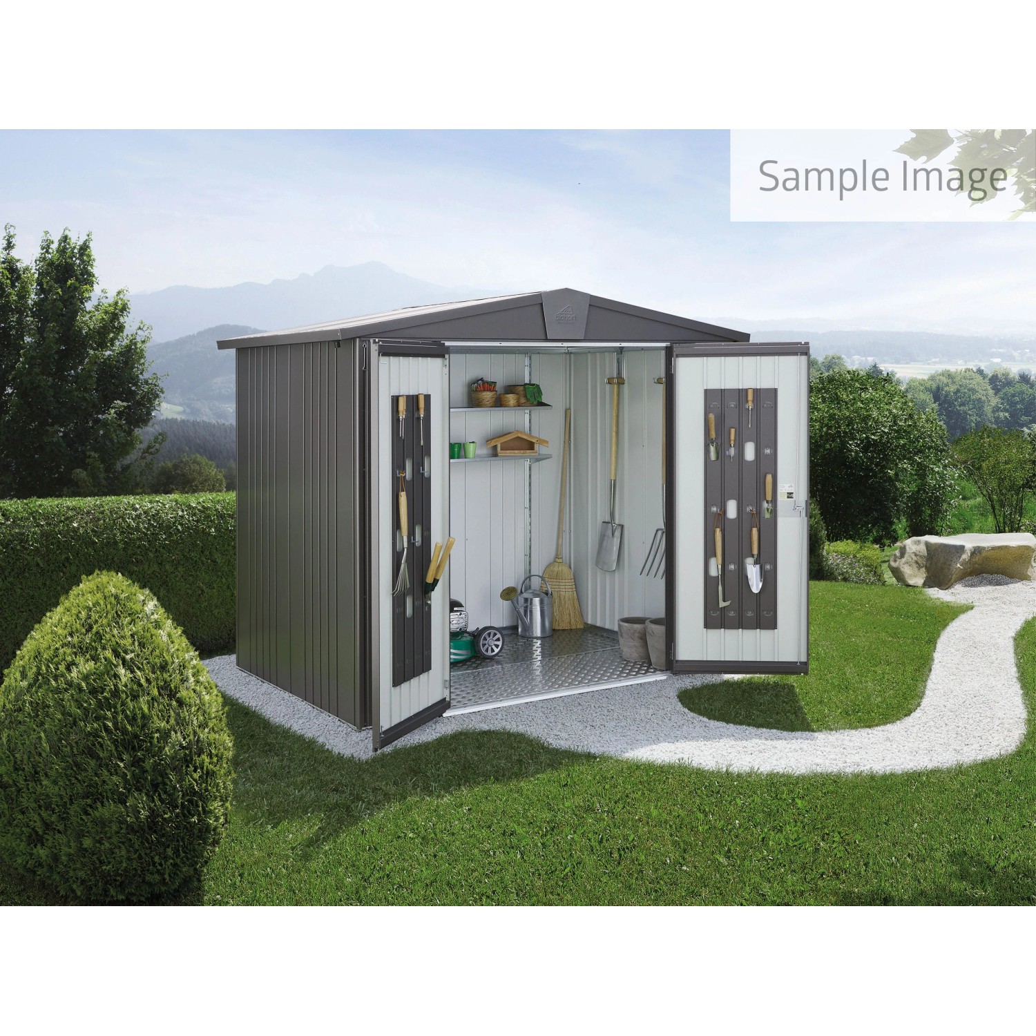 Biohort Metall-Gerätehaus Europa dunkelgrau-metallic im Garten, offene Türen zeigen Werkzeuge und Regale. 8,9 m².