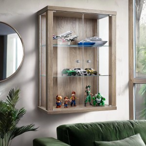 Hängevitrine in Sonoma Eiche mit Glasböden, ideal zur Wandmontage für Sammlerstücke.
