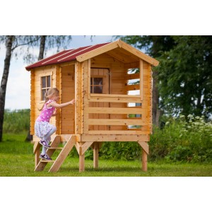 Timbela Kinderspielhaus M501B aus Holz auf Stelzen mit Leiter und Fenster.