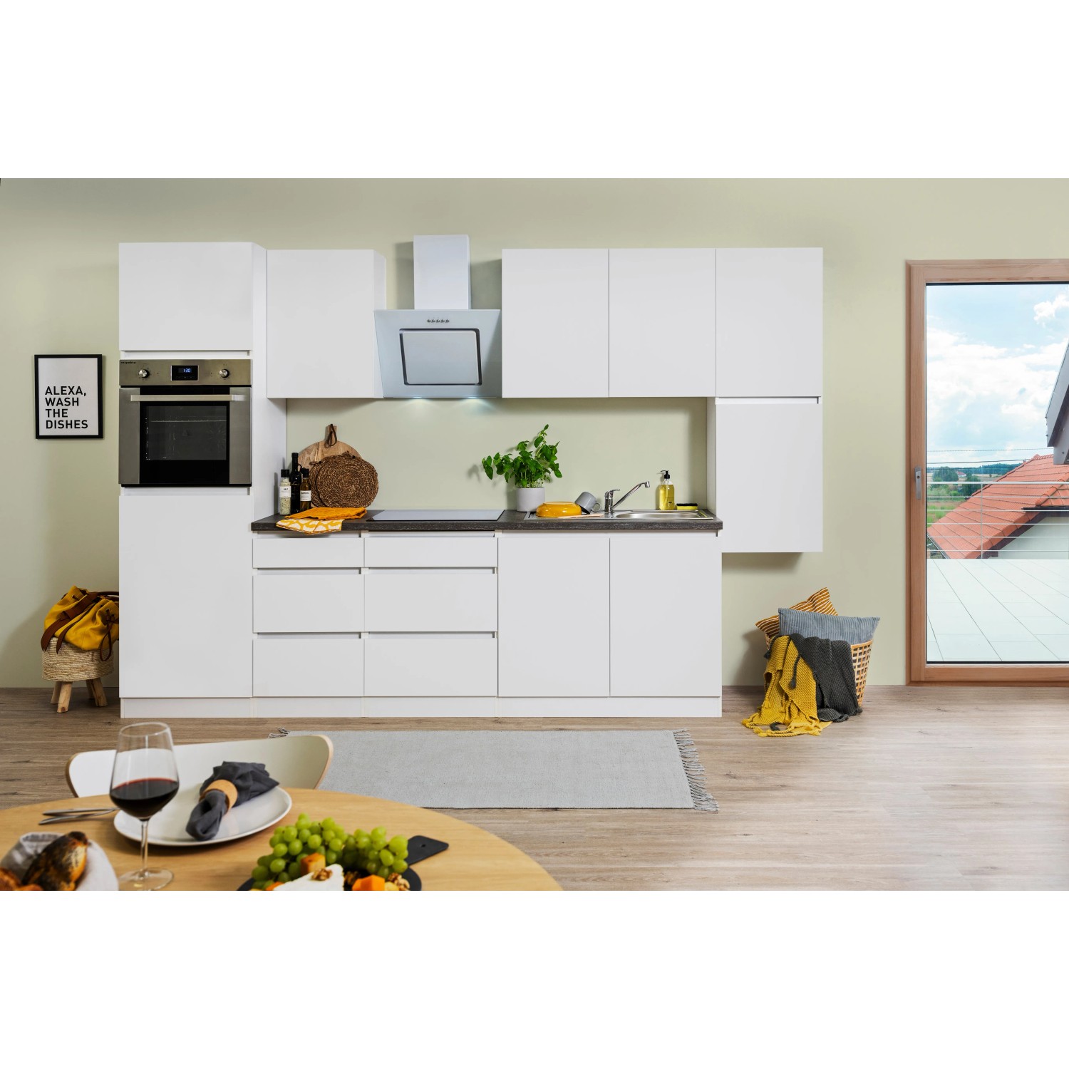 Moderne, grifflos matte, weiße Respekta Küchenzeile GLRP320HWWM (320 cm) mit E-Geräten.