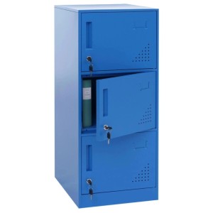 Blauer MCW Spind P63 mit 3 Türen, eine Tür geöffnet, mit Schlüsseln. Büroschrank aus Stahl.