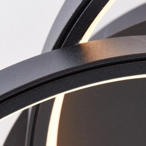 Moderne LED-Deckenleuchte Labyrinth, 40 cm, schwarz, mit ineinandergreifenden Kreisen.