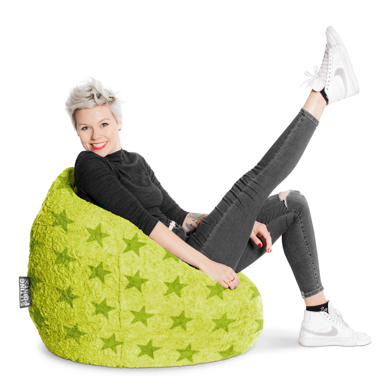Grüner Sitting Point Sitzsack BeanBag Fluffy mit Sternenmuster, 220 l, mit sitzender Person.