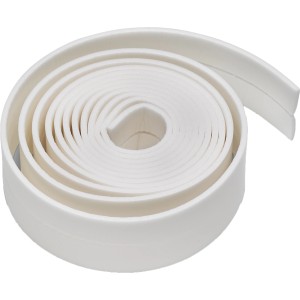 Aufgerolltes, weißes Wannen-Schalldämmprofil für Badewannen als Zubehör.