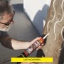 Anwendung von UHU Poly Max Montagekleber Power Grau aus der Kartusche auf Holz.