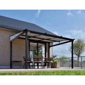 Sojag Terrassenüberdachung Budavar, schwarze Aluminiumkonstruktion mit flexiblen Dachpaneelen.