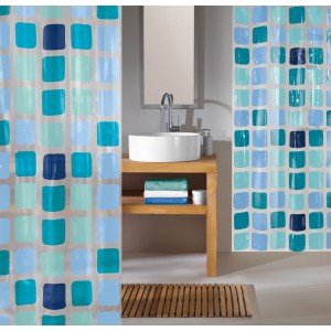 Kleine Wolke Duschvorhang Sonny blau, 180x200 cm, mit blau-türkisen Quadraten im Badezimmer.