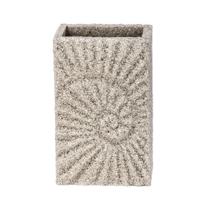 Beiger Zahnputzbecher Fossil mit Reliefmuster für Bad & WC.