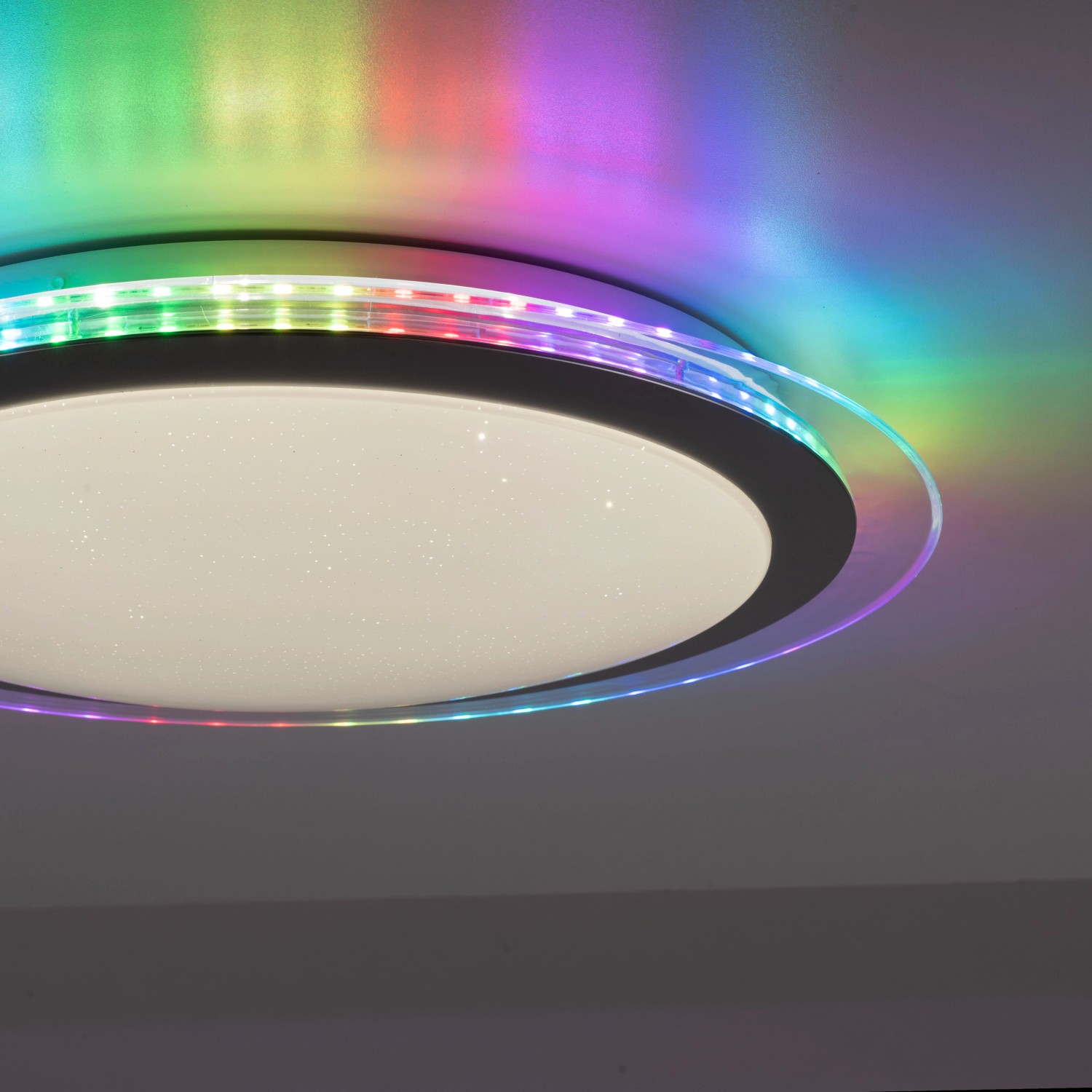 LED-Deckenleuchte Cyba Silber mit RGB-Rainbow-Effekt, dimmbar und mit Sternenhimmel-Optik.