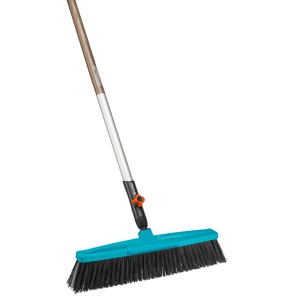 Gardena Combisystem Komplettangebot: Besen, Rechen und Stiel. Ideal für Garten und Hof.