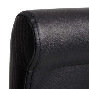 Detailaufnahme Barhocker C33: Schwarzes Kunstleder, dunkle Beine. Hocker mit bequemer Polsterung.
