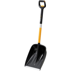 Fiskars Schneeschaufel Telescopic X-series mit verstellbarem Griff und D-Griff.