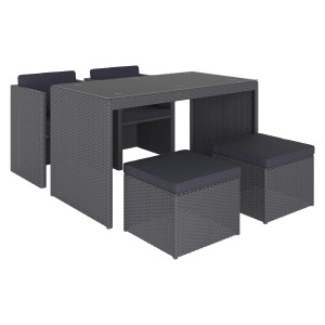 Graues 5-teiliges Balkonmöbel-Set Hazelton aus Polyrattan mit Tisch, Sesseln und Hockern.