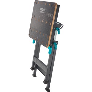 Zusammengeklappter wolfcraft Spann- und Arbeitstisch Master 650 Ergo mit grauem Stahlrohrgestell und Arbeitsplatte.