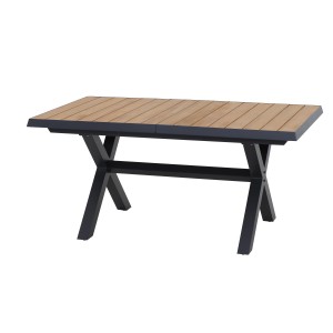 Rechteckiger, ausziehbarer Siena Garden Gartentisch Sincro aus Teakholz mit schwarzem Gestell.