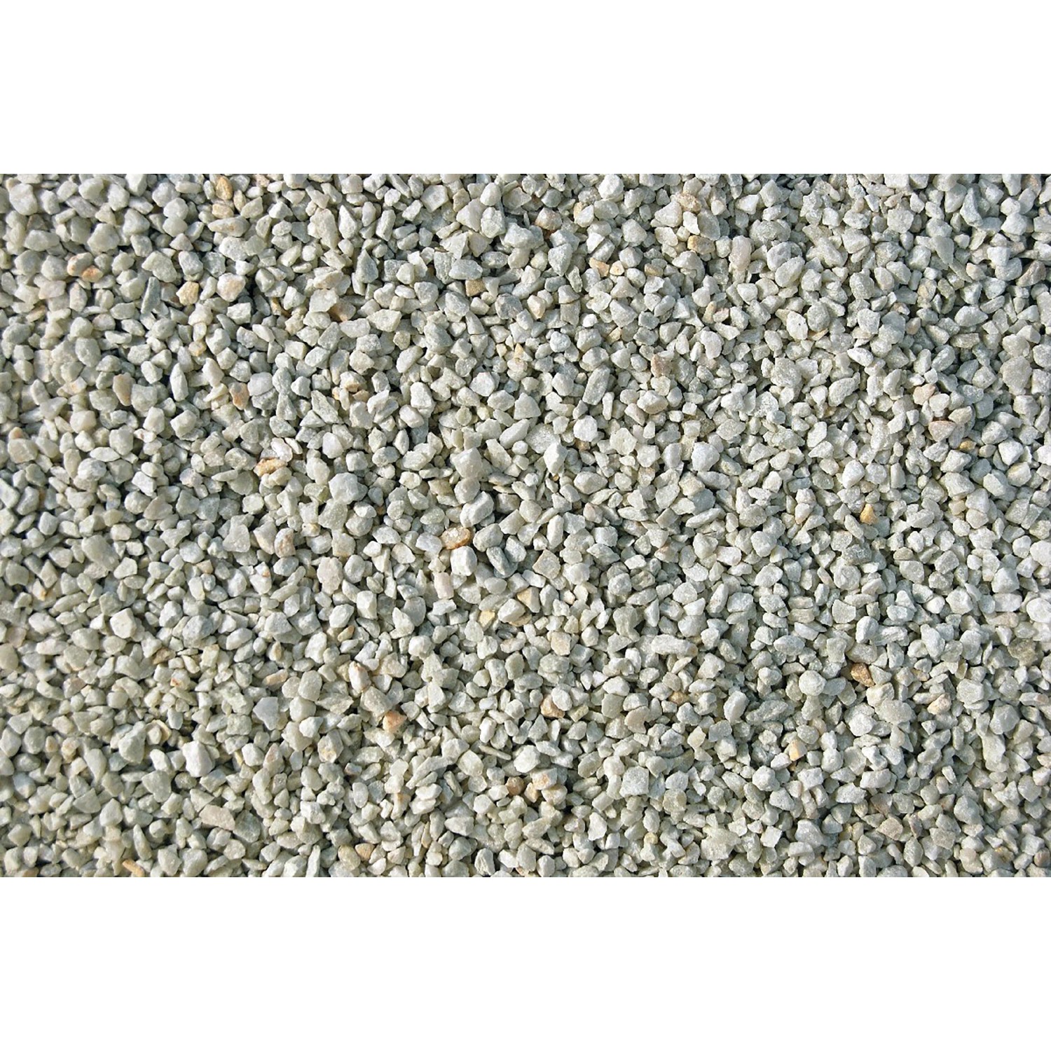 Nahaufnahme: Streusplitt 2-4 mm, hellgrau, Brechkorn, Schüttgut für Garten und Bau.