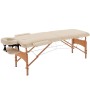 Cremeweißer Massagetisch aus Buchenholz mit Kunstlederbezug, faltbar und höhenverstellbar. Inkl. Kopf- und Armlehnen.