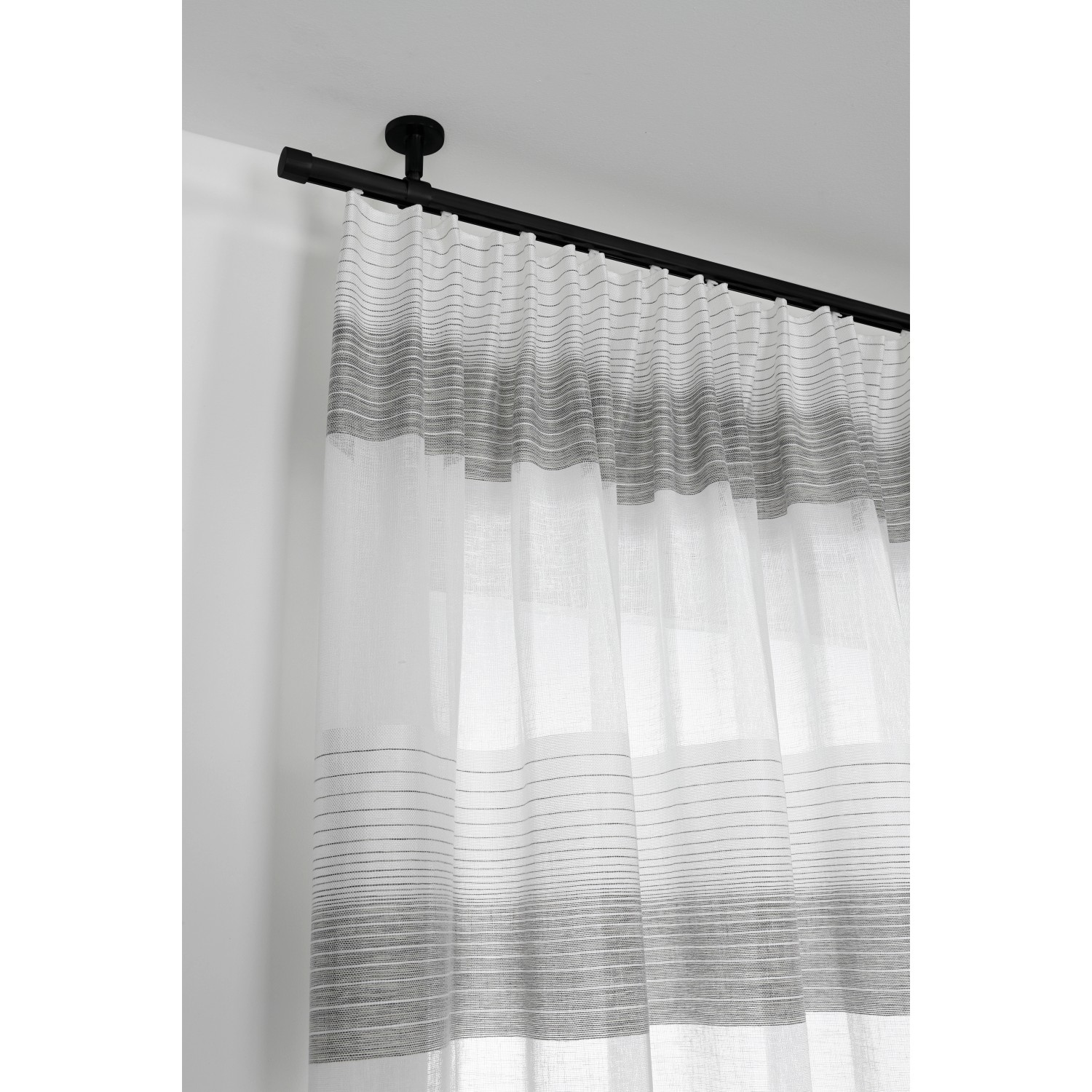 Gardinia Gardinenstange Chicago, Ø 20 mm, schwarz-matt, mit Vorhang.