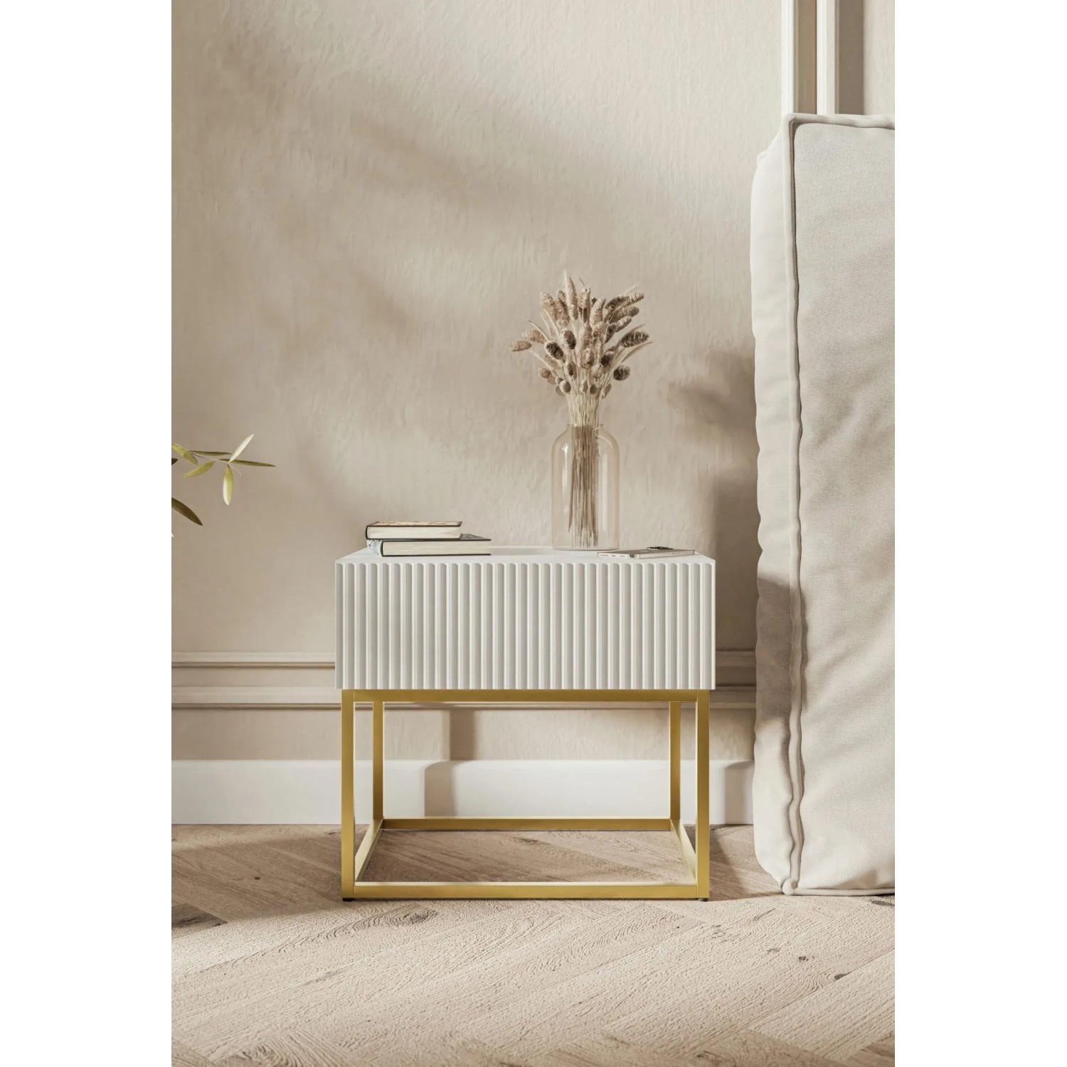 Selsey Nachttisch Veldio Rillenfront Goldfarbenes Gestell Weiß 50 cm_2