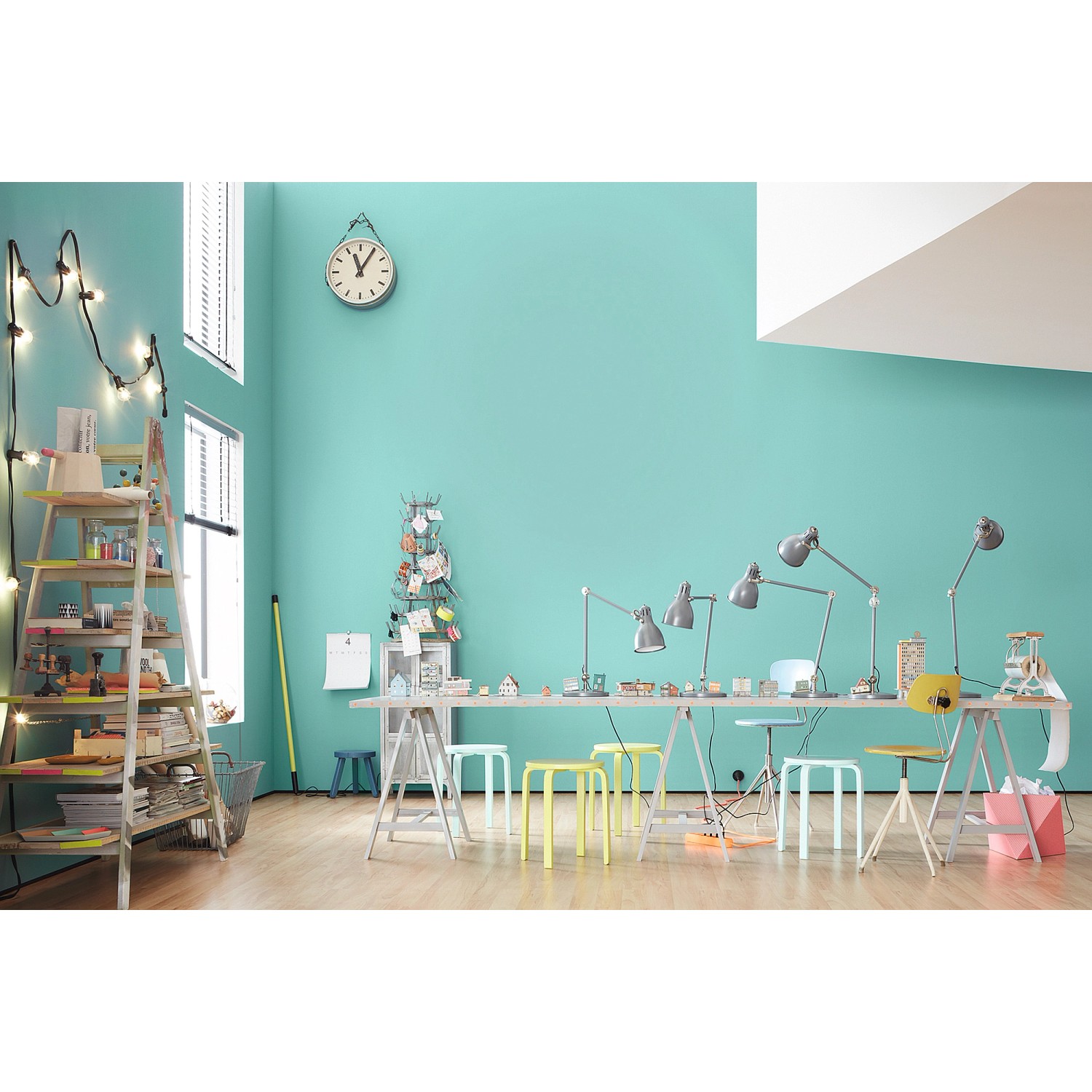 Raumgestaltung mit Schöner Wohnen Trendfarbe Frozen, seidenglänzend. Wandfarbe in Türkisgrün.