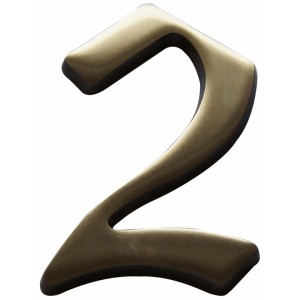 Bronzefarbene Hausnummer '2' aus Messing für die Wandmontage.