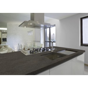 Küchenarbeitsplatte Mocca in Steinoptik mit Spüle und Kochfeld.