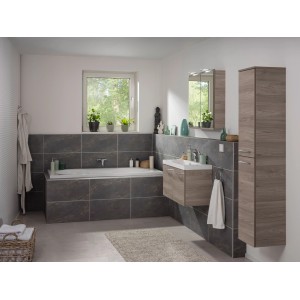 Badezimmer mit Fackelmann Spiegelschrank LIMA Steinesche (80 cm) und passenden Badmöbeln.
