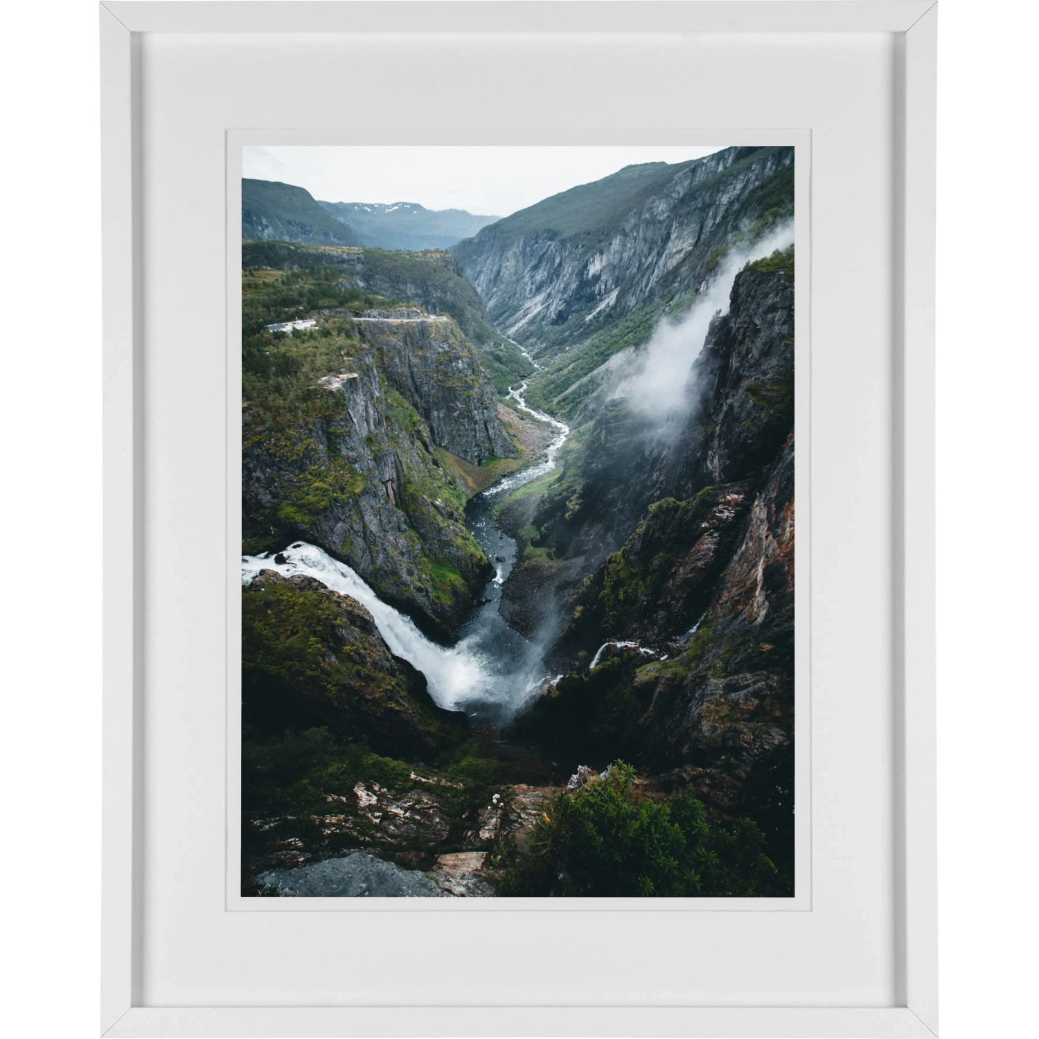 Weißer MDF-Bilderrahmen 40x50 cm mit Berglandschaft-Motiv, passend zur Kategorie Bilderrahmen.
