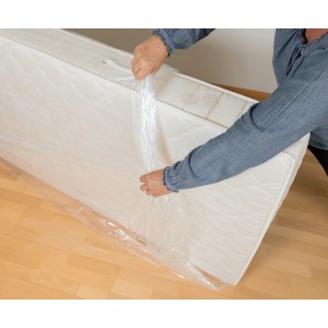 Transparente Matratzenhülle im 2er-Pack zum Schutz vor Staub und Feuchtigkeit bei Umzügen.