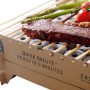 Einweg Casus Grill mit Steak, Gemüse. Ideal für unterwegs. Holzkohlegrill aus Naturmaterialien.