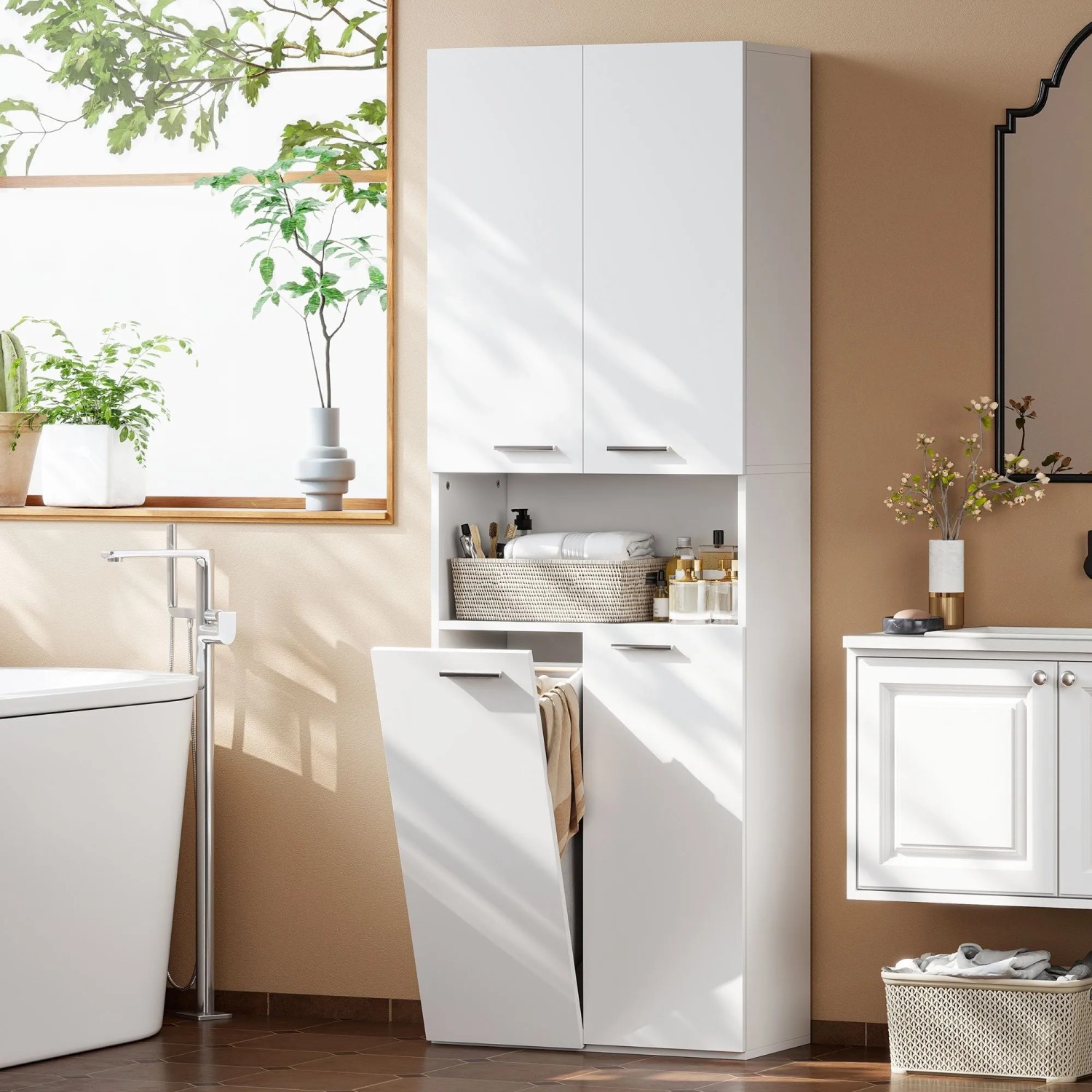 Weißer HOMCOM Badezimmerschrank mit kippbarem Wäschekorb, offenem Regal und Türen für viel Stauraum im Bad.