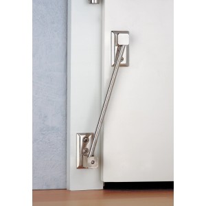 Burg Wächter Türheber TH 68 SB, vernickelt, an einer weißen Tür montiert.