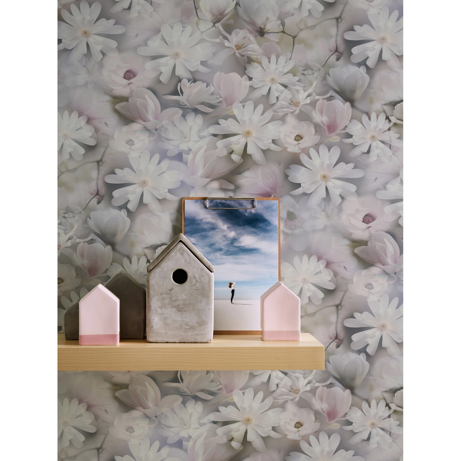 A.S. Création Vliestapete mit Blumenmuster in Pastellweiß. Dekorative Tapete mit floralem Design.